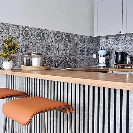 Prime Prive 65tv Ac Standing Desk King Bed Lägenhet