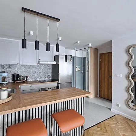 Prime Prive 65tv Ac Standing Desk King Bed 公寓 华沙