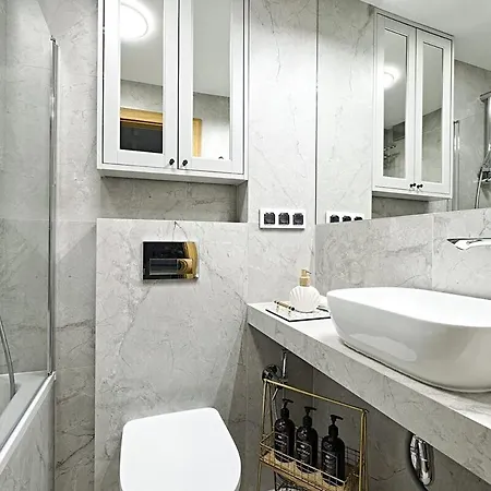 Prime Prive 65tv Ac Standing Desk King Bed