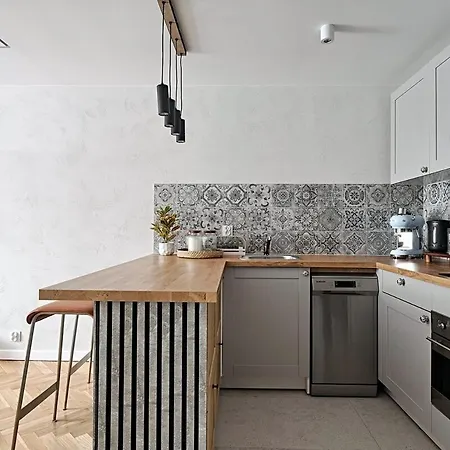 Prime Prive 65tv Ac Standing Desk King Bed Lägenhet *