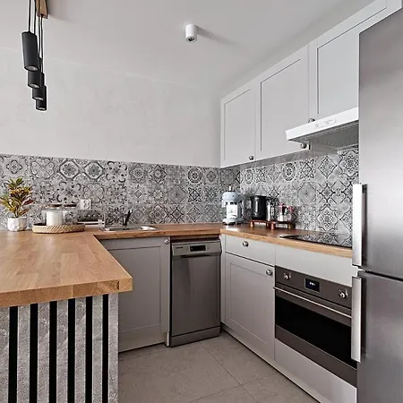 Prime Prive 65tv Ac Standing Desk King Bed Βαρσοβία