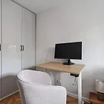 Prime Prive 65tv Ac Standing Desk King Bed Apartmán *